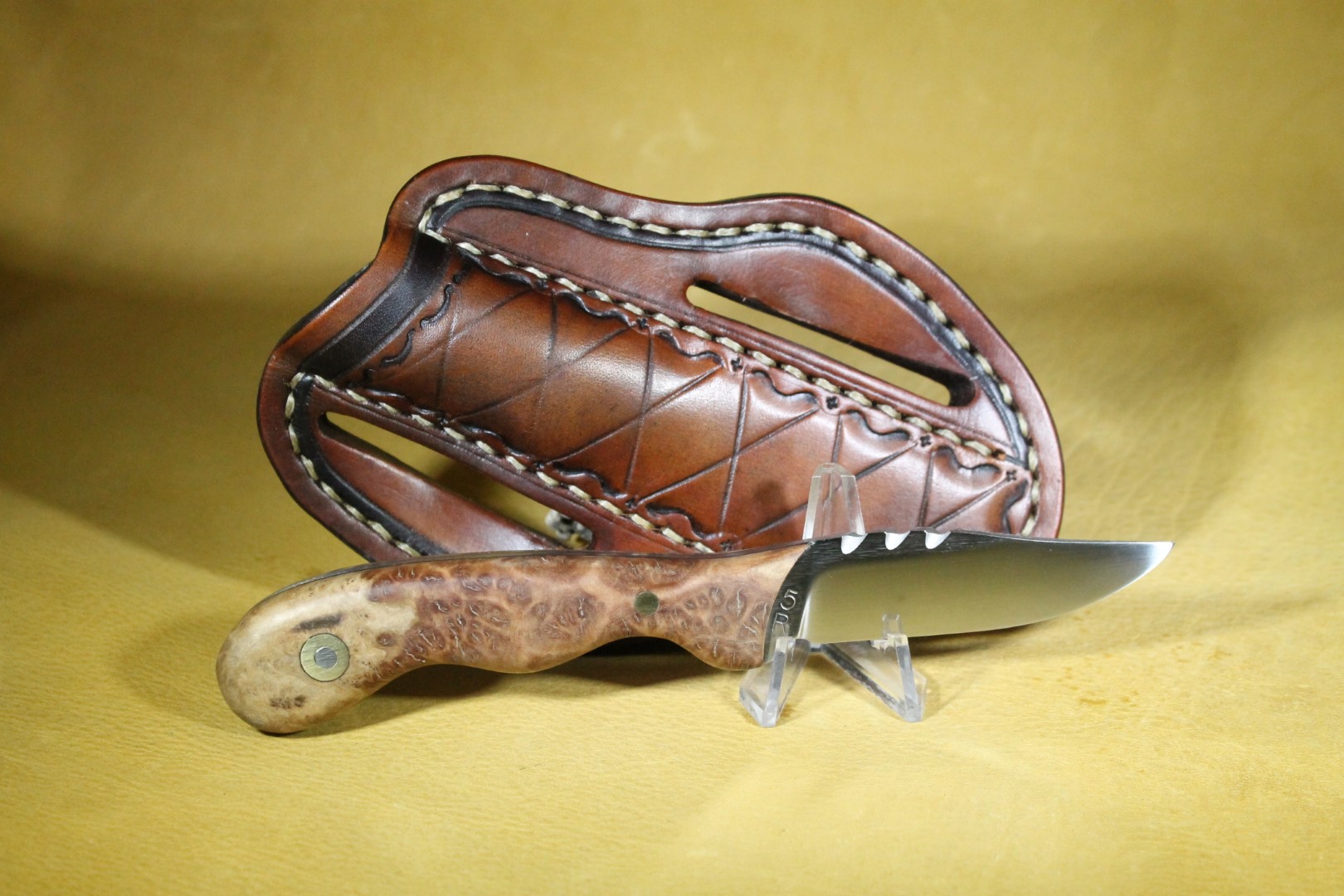 20 037 Red Mallee Burl 440c Stainless Steel Blade Comes With Custom Sheath 5r Knives