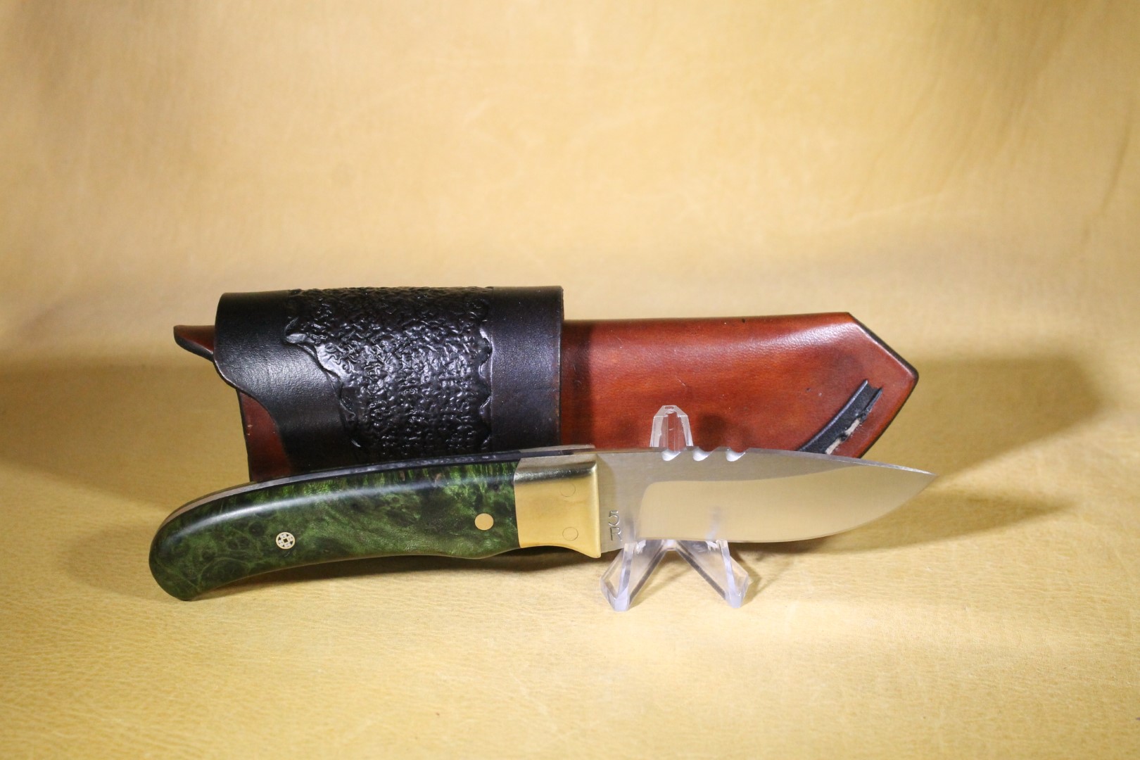 23 067 Dyed Maple Burl With A Brass Bolster 440c Stainless Steel Horizontal Carry Comes With